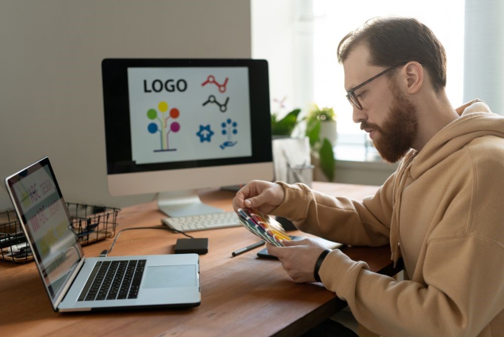 picking a dropshipping logo